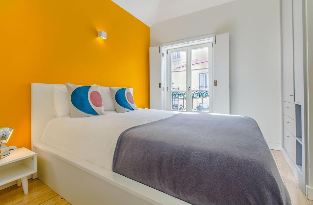 Design Apartment In Typical Alfama Lisbon Bagian luar foto