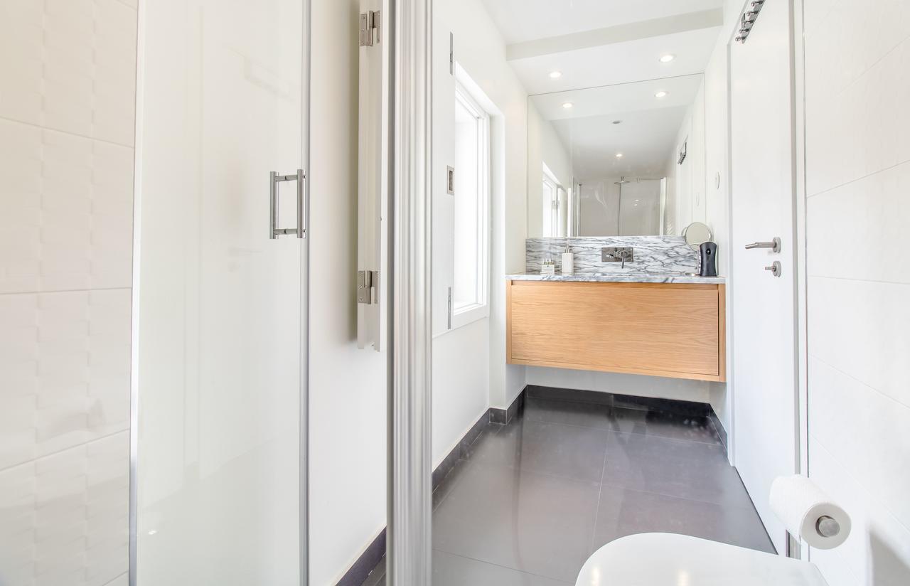 Design Apartment In Typical Alfama Lisbon Bagian luar foto