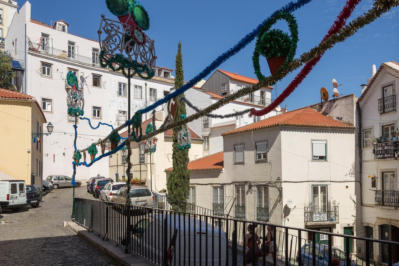 Design Apartment In Typical Alfama Lisbon Bagian luar foto