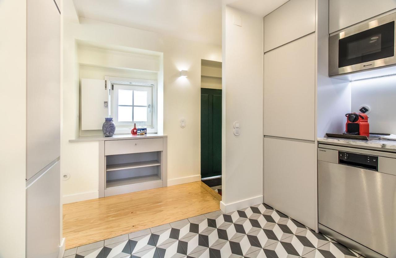 Design Apartment In Typical Alfama Lisbon Bagian luar foto