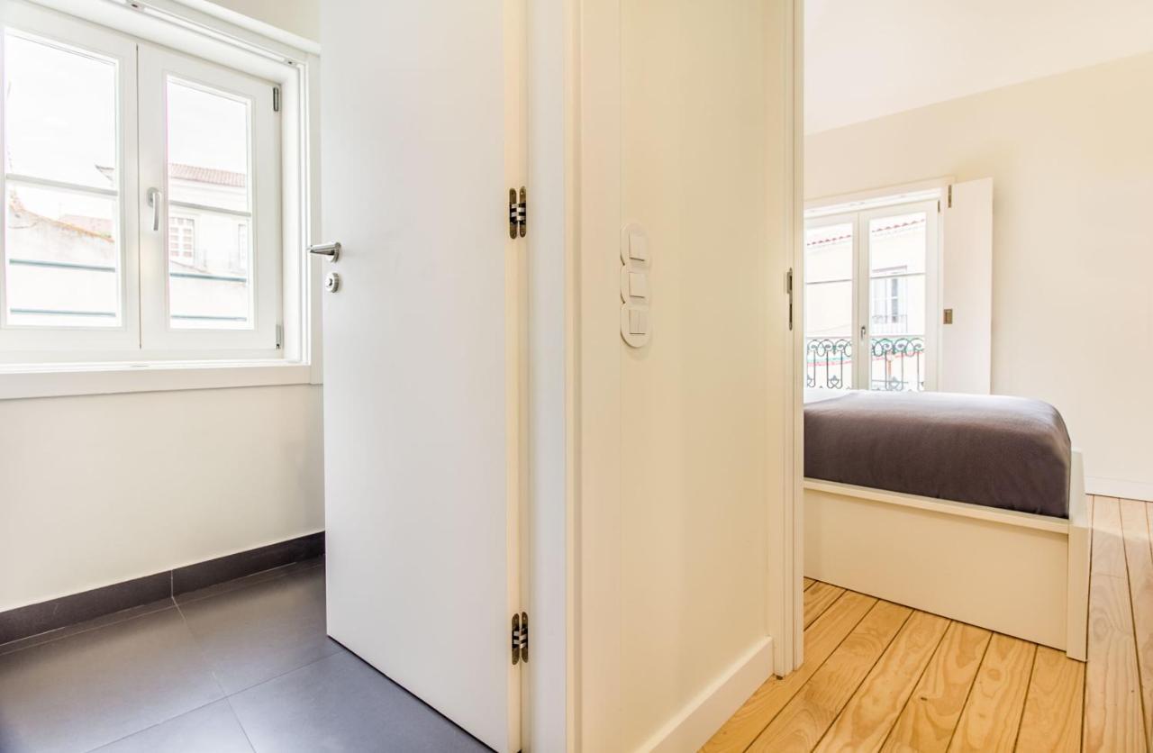Design Apartment In Typical Alfama Lisbon Bagian luar foto