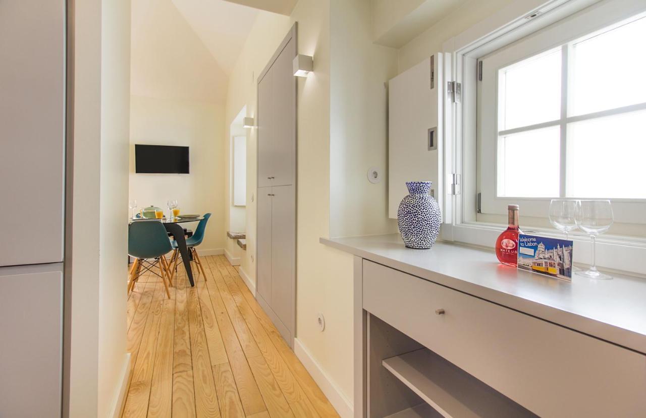 Design Apartment In Typical Alfama Lisbon Bagian luar foto