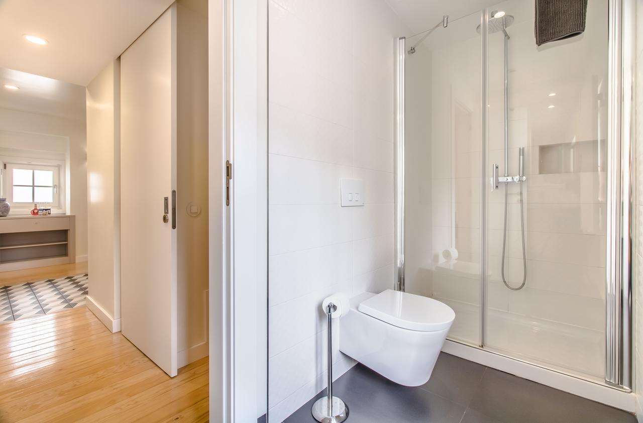 Design Apartment In Typical Alfama Lisbon Bagian luar foto