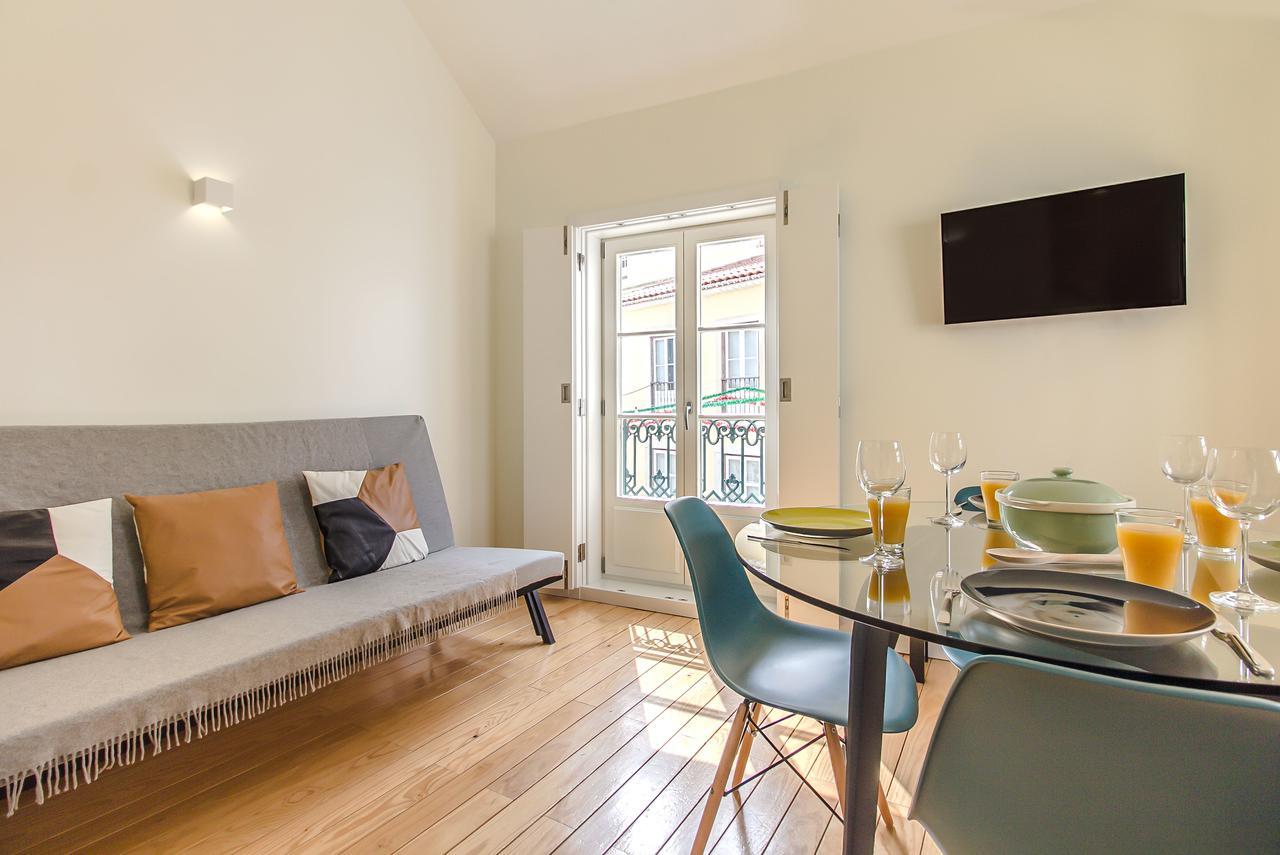 Design Apartment In Typical Alfama Lisbon Bagian luar foto