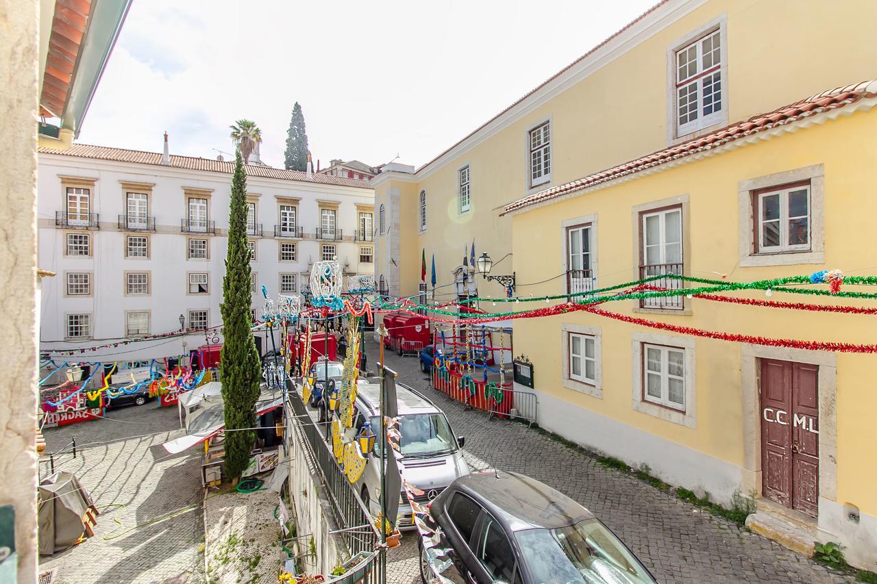 Design Apartment In Typical Alfama Lisbon Bagian luar foto