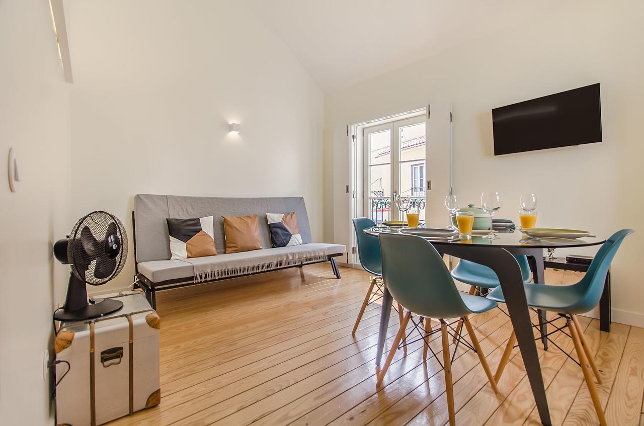 Design Apartment In Typical Alfama Lisbon Bagian luar foto