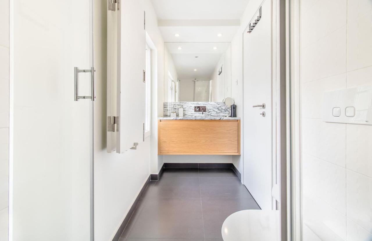 Design Apartment In Typical Alfama Lisbon Bagian luar foto