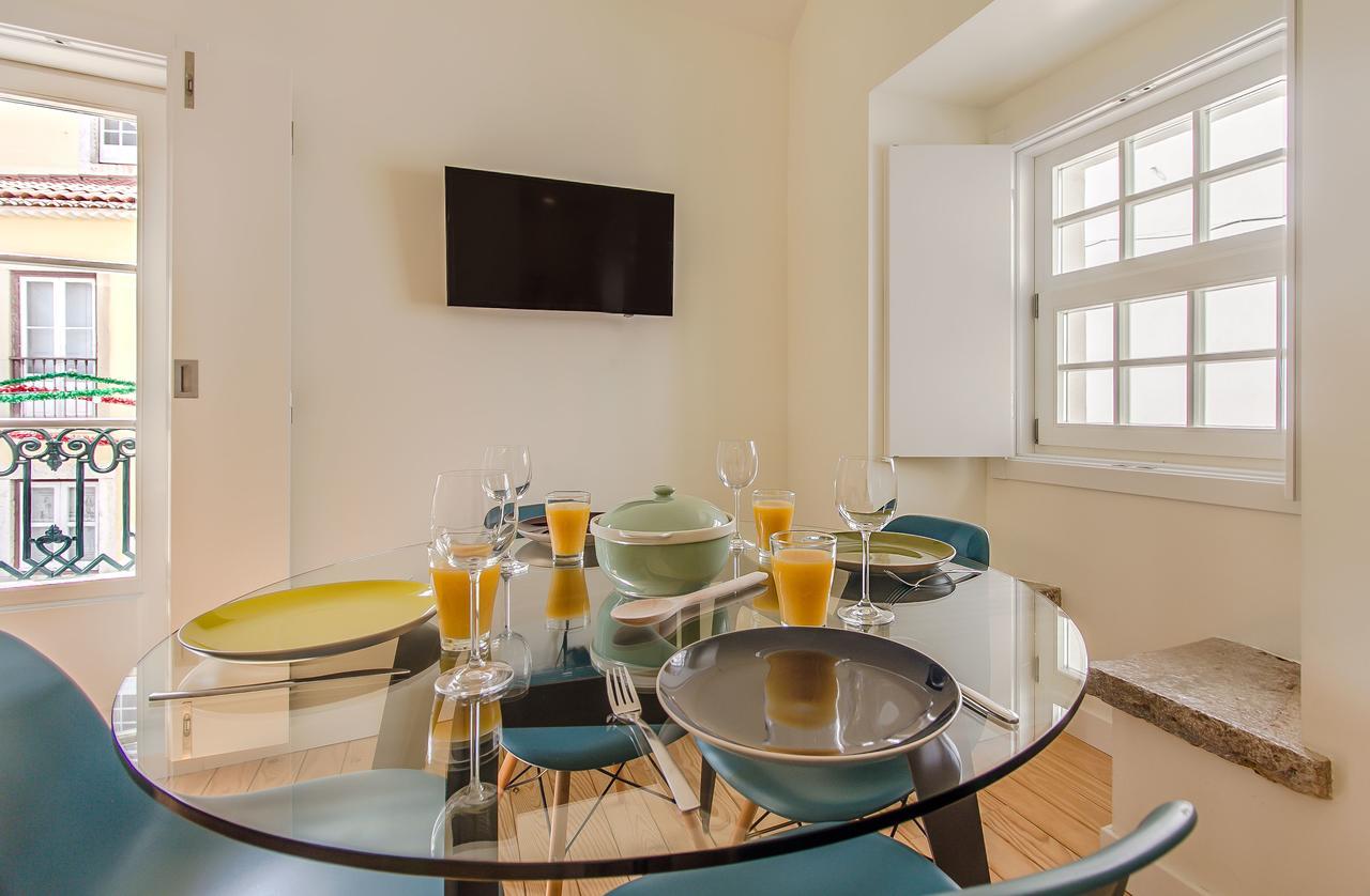 Design Apartment In Typical Alfama Lisbon Bagian luar foto