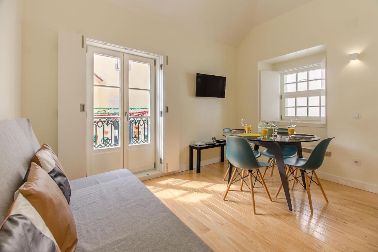 Design Apartment In Typical Alfama Lisbon Bagian luar foto